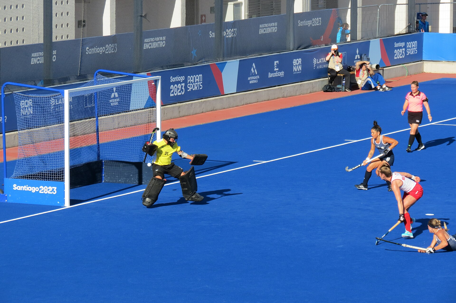 Argentina vs Canada women's field hockey match, held at the Field Hockey Sports Center in Santiago de Chile during the 2023 Pan American Games.