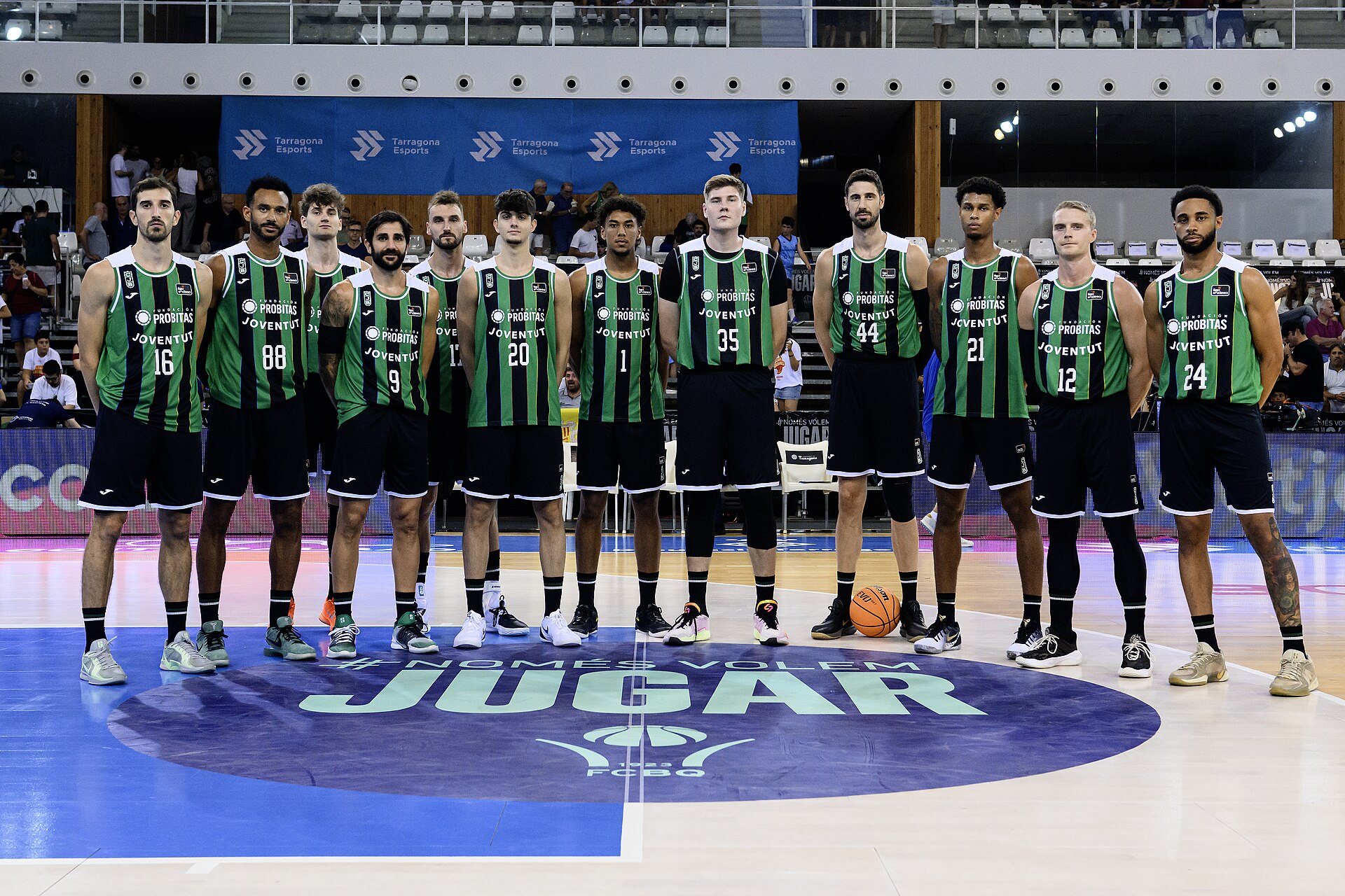 Plantilla del Club Joventut Badalona abans de disputar un partit de la fase prèvia de la Lliga Catalana 2025