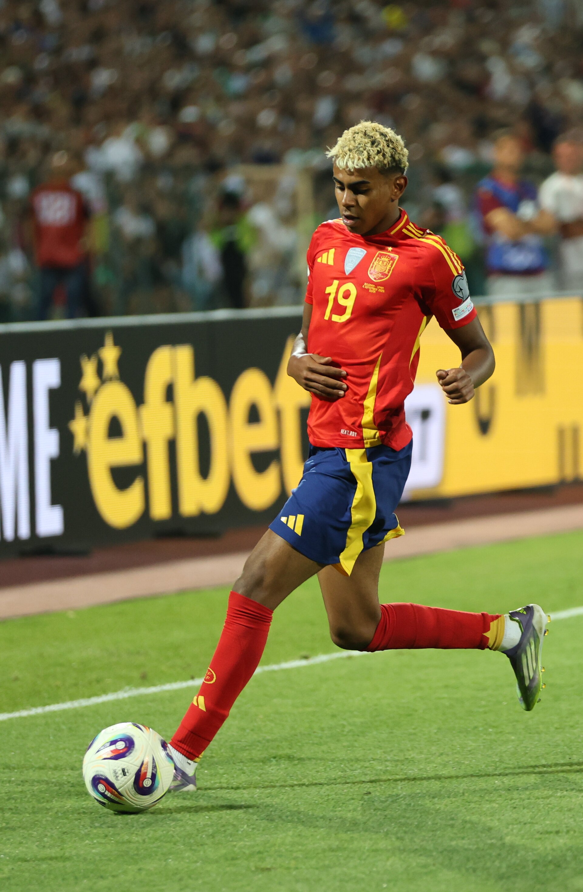 Lamine Yamal Nasraoui Ebana[note 1] (born 13 July 2007) is a Spanish professional footballer who plays as a winger for La Liga club Barcelona and the Spain national team.
