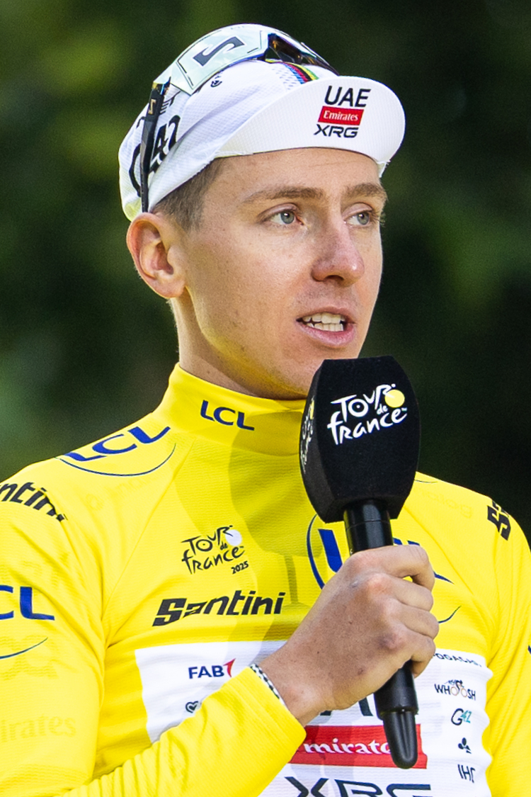 Tadej Pogačar con el maillot amarillo en el Tour de Francia